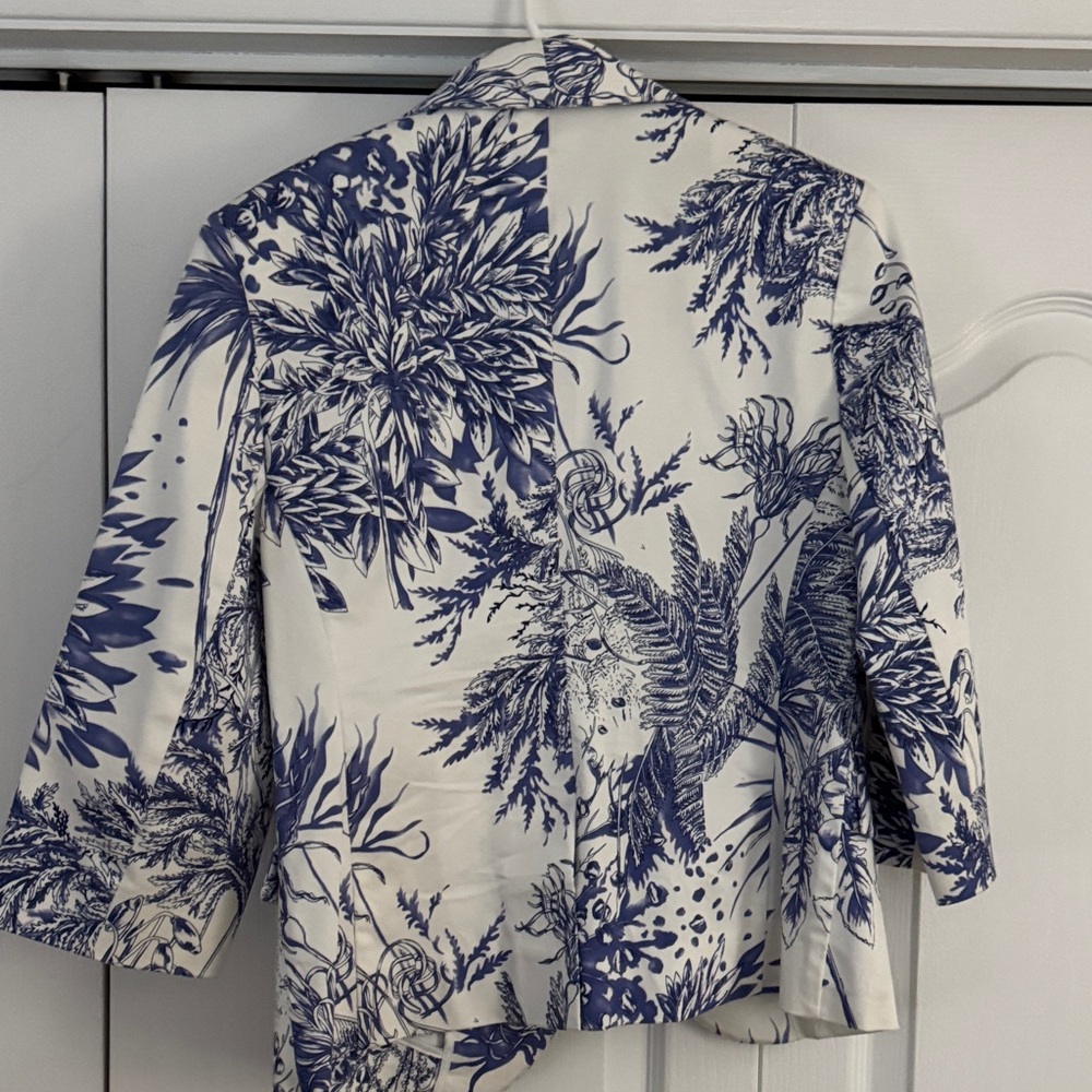 J. Peterman Blue and White Floral Blazer - Picture 15 of 16